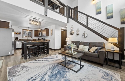 Deadwood Apartment | Hillside Haven, Hot Tub, Private