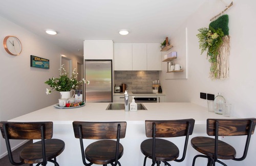 Queenstown City Centre Apartment | Hillside Villa 1: Walk to Town, Free Parking & A/C