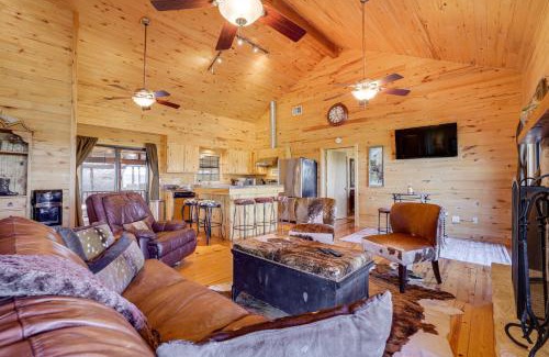Concan House | Hilltop Concan Cabin with Garner State Park Views!