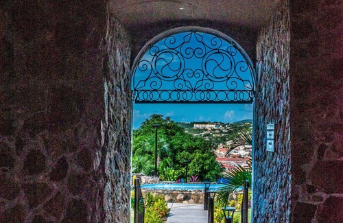 Rosendal Condo | Hilltop Condo in St. Thomas with Resort Amenities