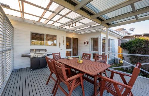 Blairgowrie House | Hilltop Cottage - Beachside Escape