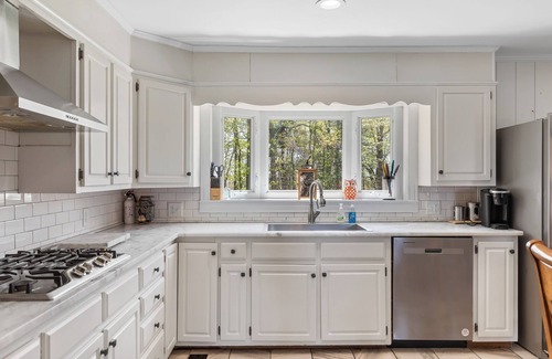 Smithville House | Hilltop Retreat THE BEST VIEW- pool table and game room , hot tub, free weights