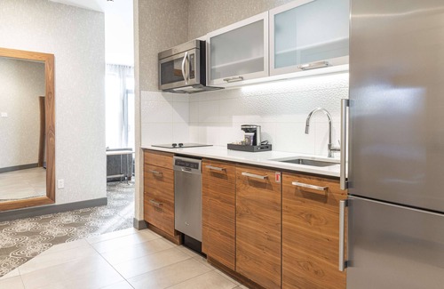 Laval Hotel | Hilton Montreal Laval