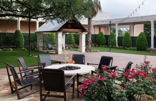 Brazos Hotel | Hilton Waco