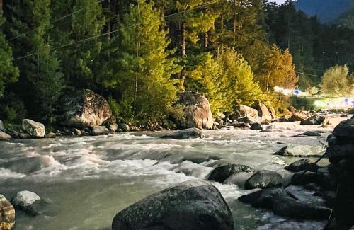 Manali Hotel | Himalayan View Hotel - Balcony & Mountain View Rooms