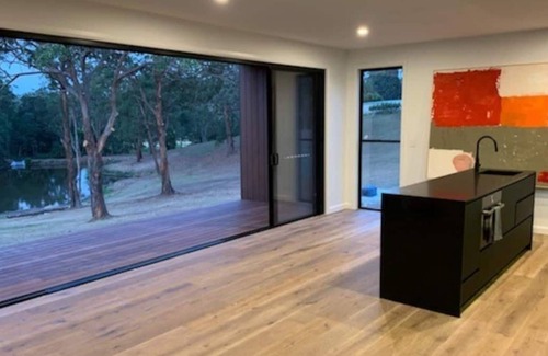 Advancetown Cabin | Hinze Dam Luxury Cabin