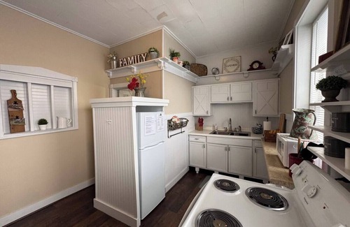 Nauvoo Apartment | Historic 1888 Loft - Temple Views & Exposed Brick