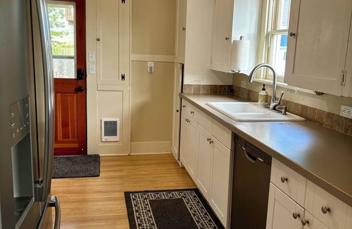 Eugene House | Historic 1928 Craftsman near University of Oregon 4 bedroom and 2 full baths