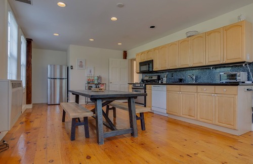 Fly Creek House | Historic 5BD 3BA House 10 Mins to Dreams Park