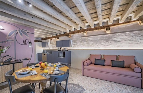 Castello Apartment | Historic Canal-Side Palace Apartment Near St. Mark’s Square