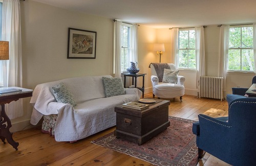 Camden Cottage | Historic cape with modern updates - walk to Rockport center & water