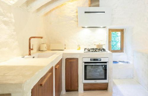 Saumane House | Historic Chestnut Kiln With Pool In The Cévennes