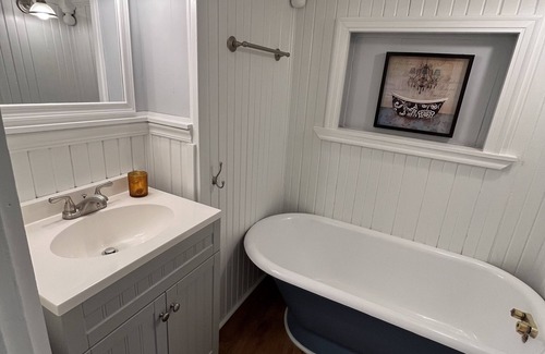 Zionsville Cottage | Historic Cottage in the Village of Zionsville