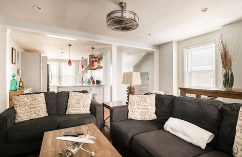Hagerstown Apartment | Historic & Cozy ~ Near Antietam Battle & WhiteTail