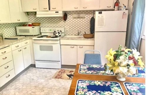 South Addition Bed & Breakfast | Historic Downtown 2BR large Apt near Ocean