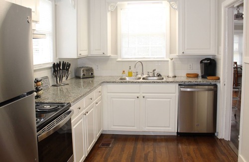 Fondren House | Historic Fondren 4 bedroom Quaint Cottage