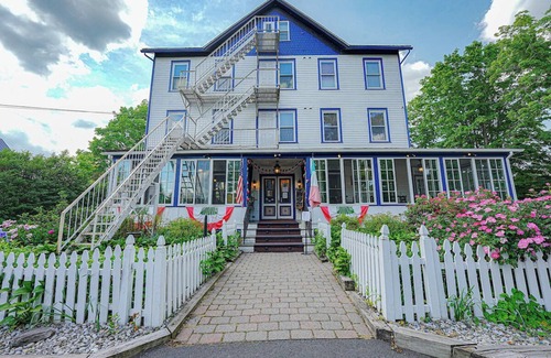 Milford House | Historic Milford Ambiance | Relaxing Well-Designed Room for Your Vacation