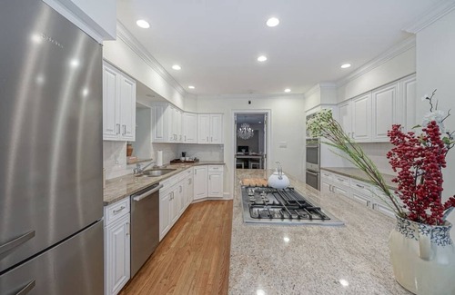 Center City House | Historic Rittenhouse Mansion -8BR- Your Holiday or Corporate Retreat w/Roof deck