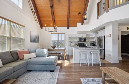 The Blue Mountains Cabin | Historic Snowbridge Townhomes