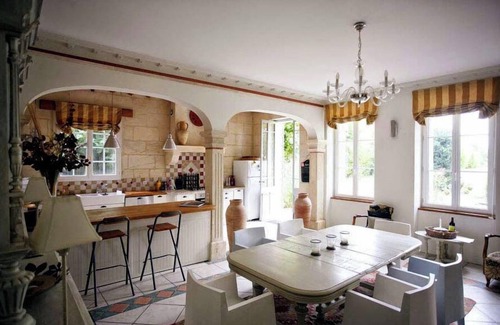 Bourg-sur-Gironde House | Historic villa with pool set in beautiful south-facing grounds