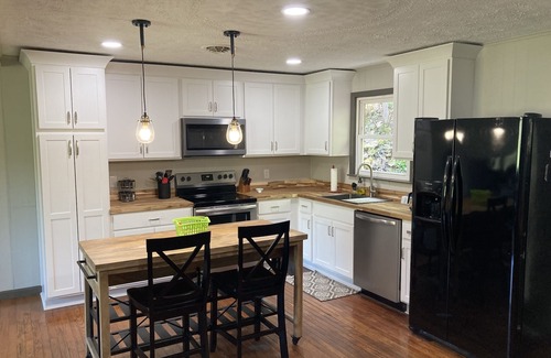 Haysi Cabin | "Hit the Breaks" - Three bedroom cabin just outside Breaks Interstate Park!