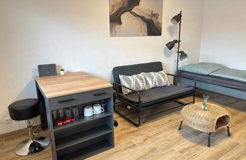 Sindelfingen Apartment | HMS16 - 1 Zimmer ApartmentI I max 2 Personen I ab 5 Nächte I S-Bahn I Mercedes Benz I Balkon I Küche I Bad