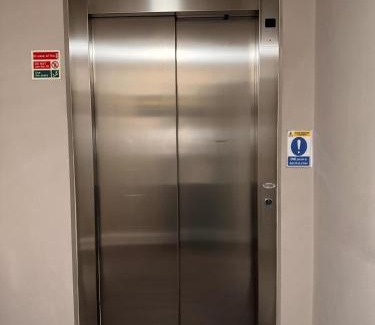 Newcastle-upon-Tyne Apartment | HNFC Stays - Luxury TWINs