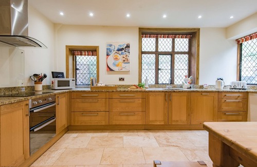 Folkestone House | Hockley House by Bloom Stays - Ideal for family groups, and groups of friends