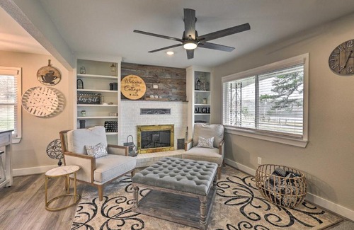 Hodgen House | Hodgen Cottage on 650 Acres, Cozy and Scenic