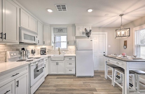 Hodgen House | Hodgen Cottage on 650 Acres, Cozy and Scenic