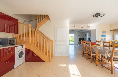 Chenac-Saint-Seurin-d'Uzet House | Holiday Home 'Gîte Du Chai' with Sea View, Private Terrace and Wi-Fi