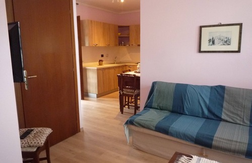 Serralunga d'Alba Apartment | holiday apartments in Serralunga d'Alba with panoramic swimming pool