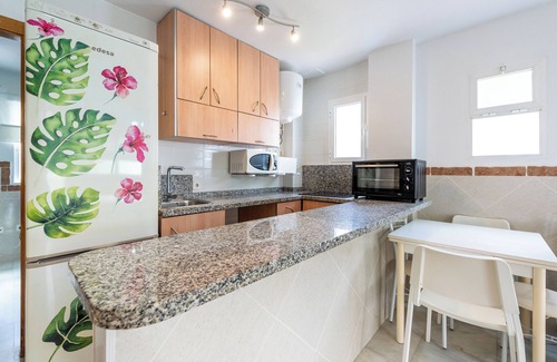 Torrequebrada Apartment | Holiday Apartment Benalmadena Costa by the Beach with Shared Pool & Wi-Fi