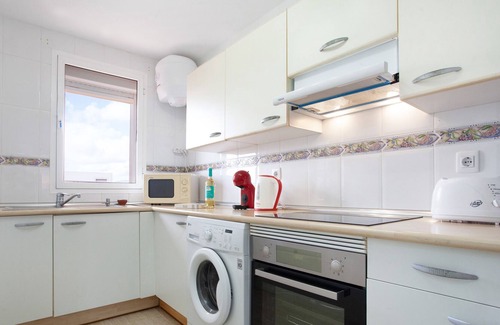Parque Holandes Apartment | Holiday Apartment "La Caleta 24, Beira Mar" with Sea View, Shared Pool & Wi-Fi