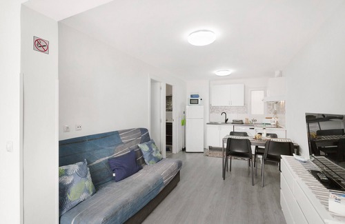 Arguineguin Apartment | Holiday Apartment 'Bungalow Josephin' with Shared Pool, Private Terrace and Wi-Fi
