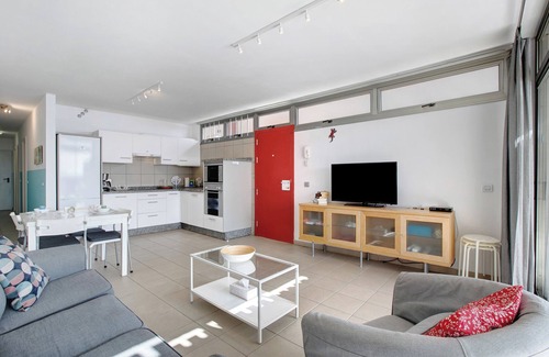 El Medano Apartment | Holiday Apartment 'Casa Médano 25 By Médano Rentals' with Sea View, Terrace and Wi-Fi