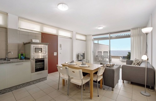 El Medano Apartment | Holiday Apartment 'Casa Médano 20 By Médano Rentals' with Sea Views, Terrace and Wi-Fi