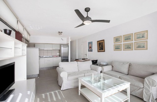 El Medano Apartment | Holiday Apartment 'Casa Médano 3 By Médano Rentals' with Sea View, Terrace and Wi-Fi