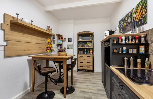 Dessau-Rosslau Apartment | Holiday Apartment 'Fewo Am Georgengarten - Apartment 2' with Shared Terrace and Wi-Fi