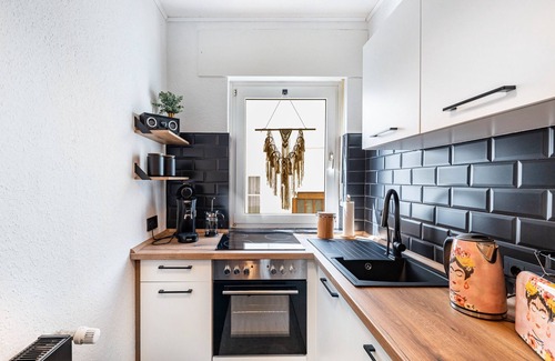 Homberg Apartment | Holiday Apartment 'Unit 1' with Private Terrace and Wi-Fi