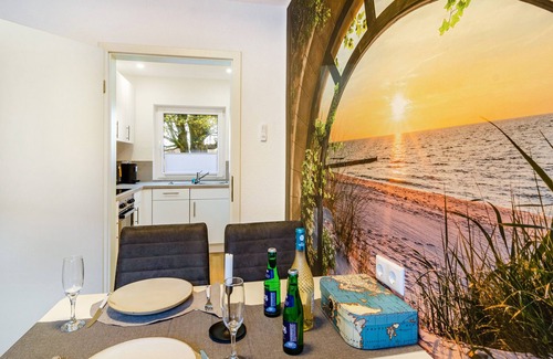 Altengroden Apartment | Holiday Apartment 'Wellenrauschen' with Garden, Terrace, Whirlpool & Wi-Fi