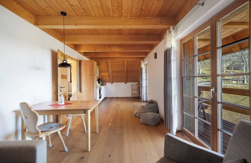 Raitenbuch Apartment | Holiday Apartment "Glasbläser" with Shared Garden, Balcony and Wi-Fi