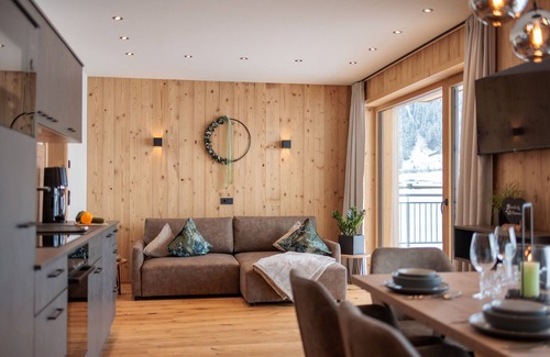Grossarl Apartment | Holiday Apartment 'Mountain Suite Nr°102' with Mountain View, Balcony and Wi-Fi