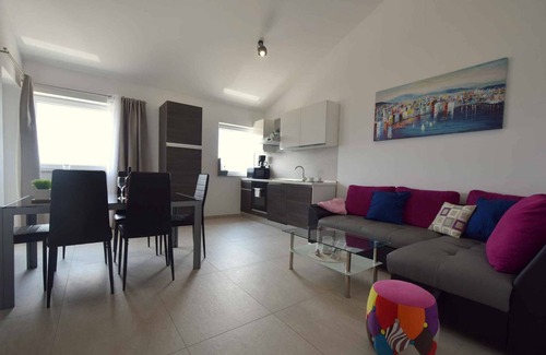 Cizici Apartment | Holiday apartment on the second floor with swimming pool