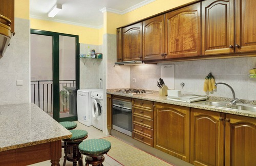 Santa Maria Maior Apartment | Holiday Apartment "Palheiro Residence Familiar 2" with Sea View, Balconies & Wi-Fi