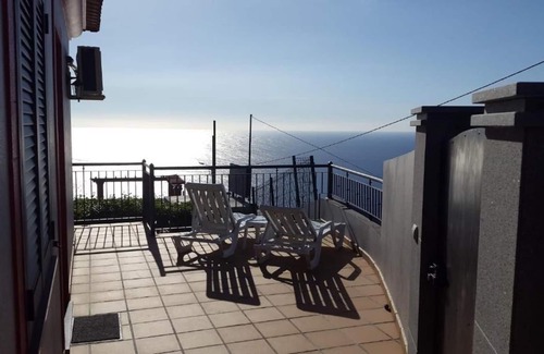 Ribeira Brava Apartment | Holiday Apartment "Vila Brava Cottage Apartamento E" with Sea View & Wi-Fi