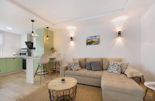 Mato Serrao Apartment | Holiday Apartment 'Quinta Do Paraíso' with Shared Pool, Shared Garden & Wi-Fi