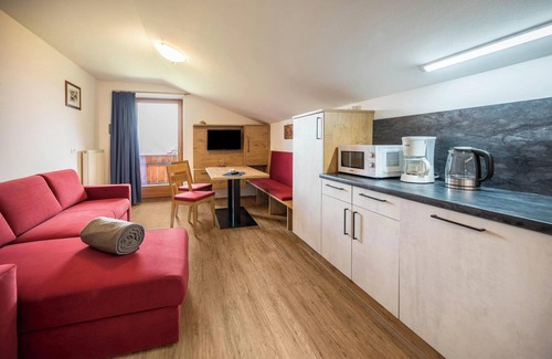 Maranza Apartment | Holiday Apartment "Residenz Condor Schlern" with Mountain View, Sauna & Garden