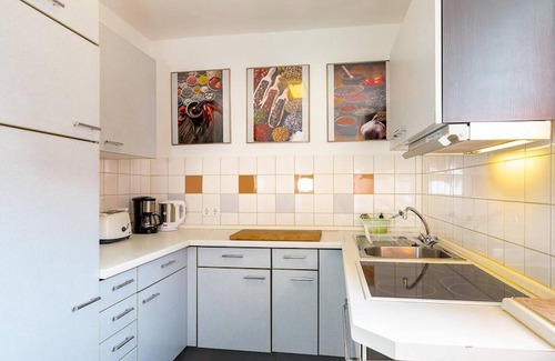 Ueberlingen Apartment | Holiday Apartment “Rosenrot” on Lake Constance with Wi-Fi & Terrace