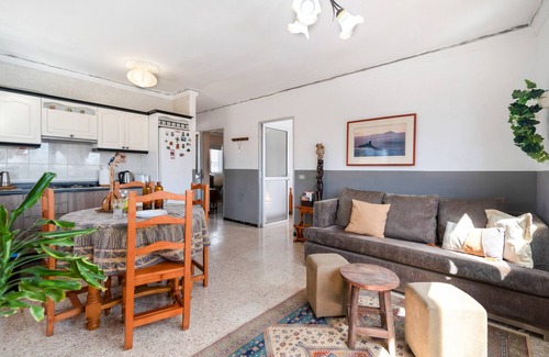 Galdar Apartment | Holiday Apartment 'Siempreviva' with Shared Pool and Wi-Fi